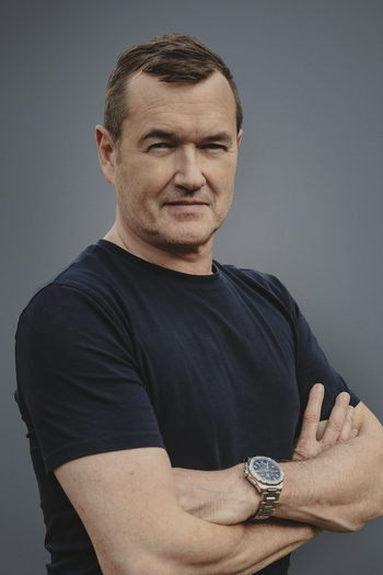 CRYS L (Sekence) CRYS L (Sekence)