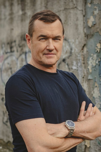 CRYS L (Sekence) CRYS L (Sekence)