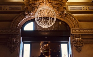 Décoration Cercle Barrière des Champs Elysées - Décembre 2024 Décoration Cercle Barrière des Champs Elysées - Décembre 2024